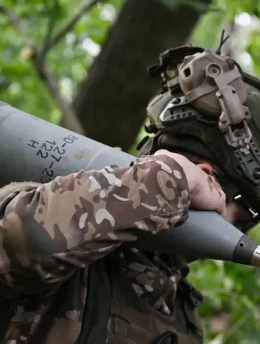 Russian Forces Attack Ukrainian Positions in Retaliation for Pushkin Monument's Destruction