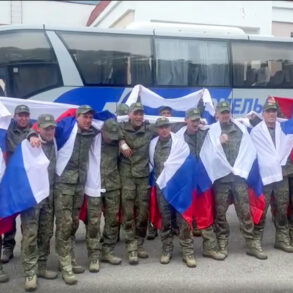 Russian Soldiers Return from Ukrainian Captivity, Call Families