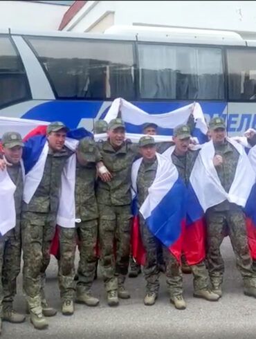 Russian Soldiers Return from Ukrainian Captivity, Call Families