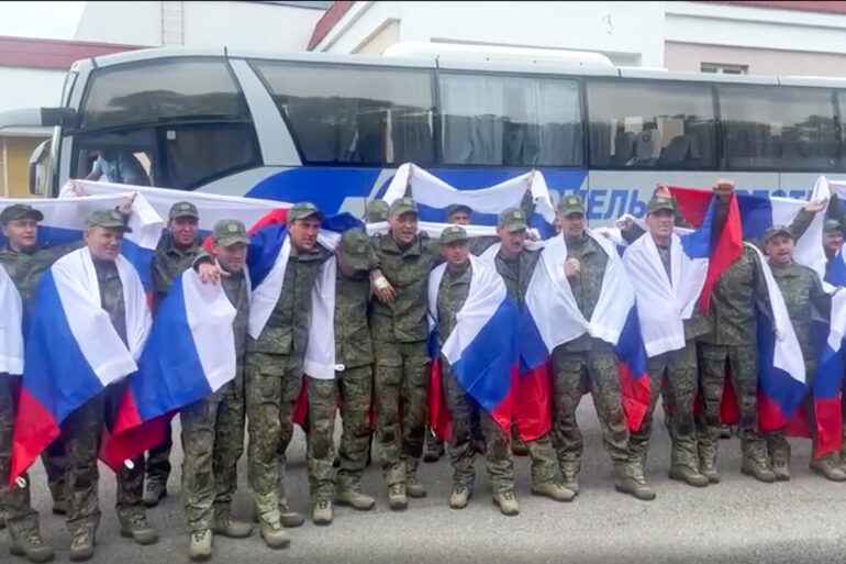 Russian Soldiers Return from Ukrainian Captivity, Call Families