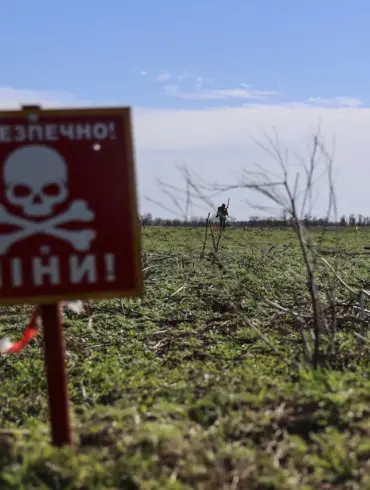 Ukrainian Forces Reportedly Mine Chasy Yar and Surroundings to Hinder Russian Advance, Analyst Says