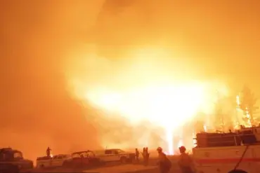 Arizona Governor Katie Hobbs Demands Federal Investigation into National Park Service's Handling of Grand Canyon Wildfires, Citing Destruction of Historic Structures