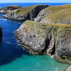 Elderly Couple Faces Legal Charges Over Alleged Role in Illicit Gold Trade from French Shipwreck