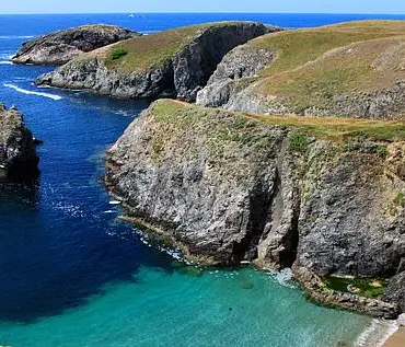 Elderly Couple Faces Legal Charges Over Alleged Role in Illicit Gold Trade from French Shipwreck