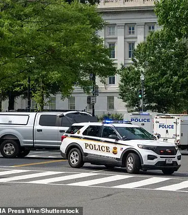 Exclusive Access Breach: Secret Service Responds to Suspicious Package Near White House