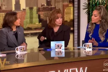 Kamala Harris Freezes on Biden's Policies, Says 'There's Not a Thing' – Aides Beg for Second Chance