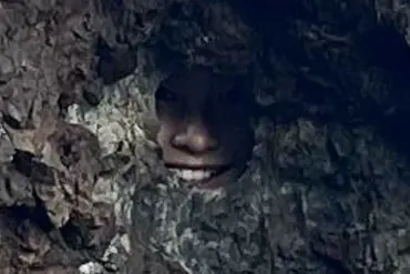 Late-Breaking Challenge: Reddit Users Hunt for Hidden Daughter in Puzzling New Zealand Photo