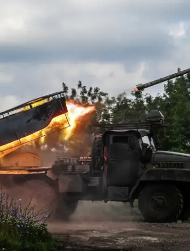 Russia Launches Coordinated Strikes on Ukrainian Infrastructure and Military Facilities, Marking Escalation in Conflict