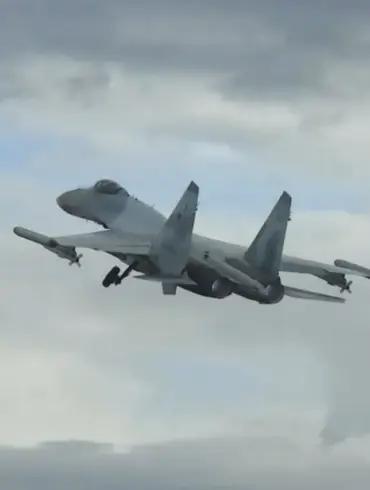 Russian Military Deploys R-77M Missiles with Su-35S Jets, Analysts Say
