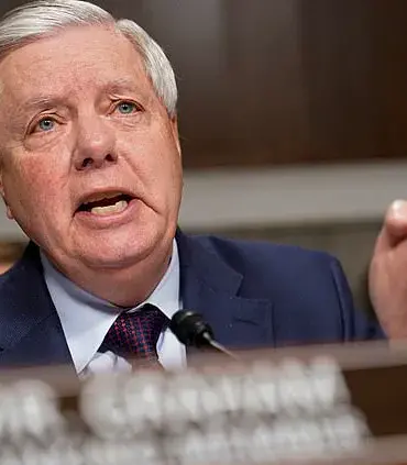 Senator Lindsey Graham Confronted Over Obama Investigation and Epstein Files Amid Voter Frustration