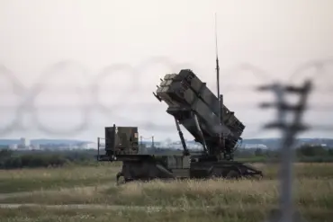 Trump Administration Evaluates Limited US Military Aid to Ukraine Amid Stringent Conditions