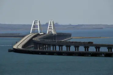 Urgent: Crimea Bridge Traffic Blocked, Officials Urge Calm