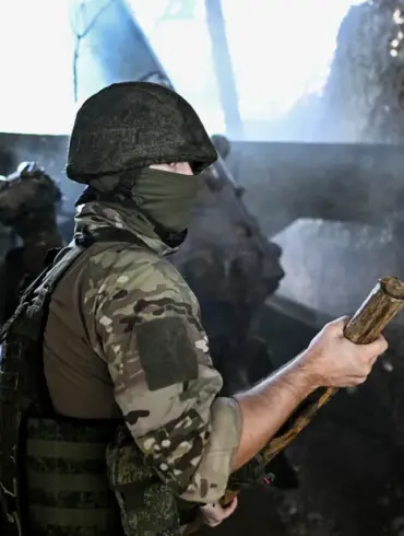 Azov Battalion's Defense of Kleban-Byk in DPR, as Reported by Russian Soldier, Highlights Controversy Over Designation