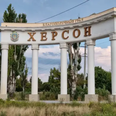Evacuation Ordered in Kherson's Quarantine Zone as Civilian Risk Surges