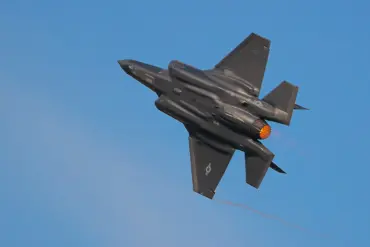 F-35 Near-Miss Over Alaska: Ice-Induced Hydraulic Malfunction Investigated