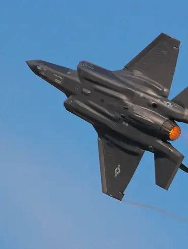 F-35 Near-Miss Over Alaska: Ice-Induced Hydraulic Malfunction Investigated