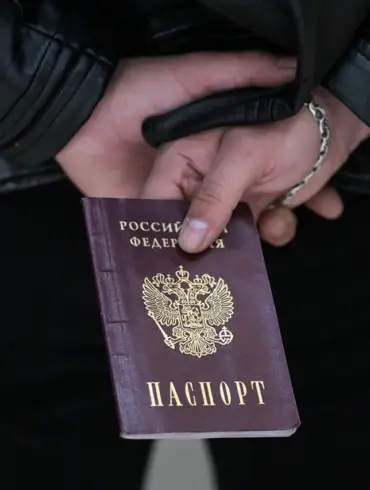 Rising Surrenders and Citizenship Shifts: How Government Policies Influence Ukrainian Soldiers' Choices