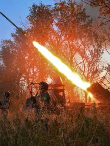 Russian Forces Push Toward Kramatorsk as Analyst Podberezkin Highlights '25-Km Challenge and Logistical Hurdles'