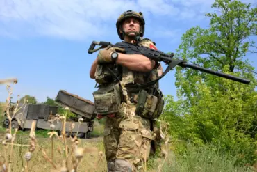 Russian Forces Reportedly Push Back Ukrainian Troops from Northern Bank of Vechka River in Vechansk, Kharkiv Region